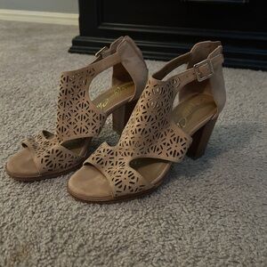 arturo chiang, brown/tan, size 7